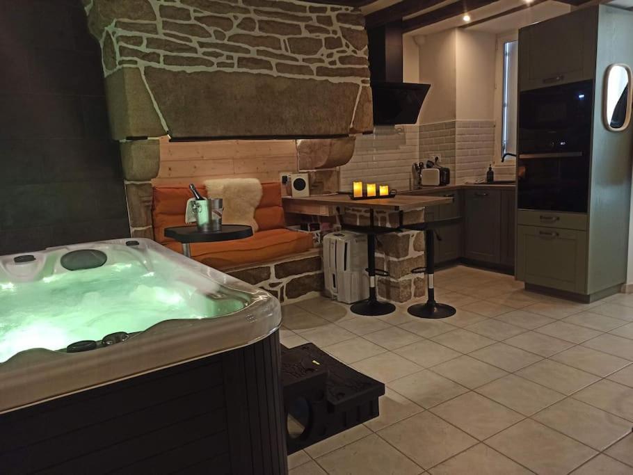 L'Etreinte, Gite De Charme Avec Jacuzzi Interieur Et Sauna Guemene-sur-Scorff Exterior photo